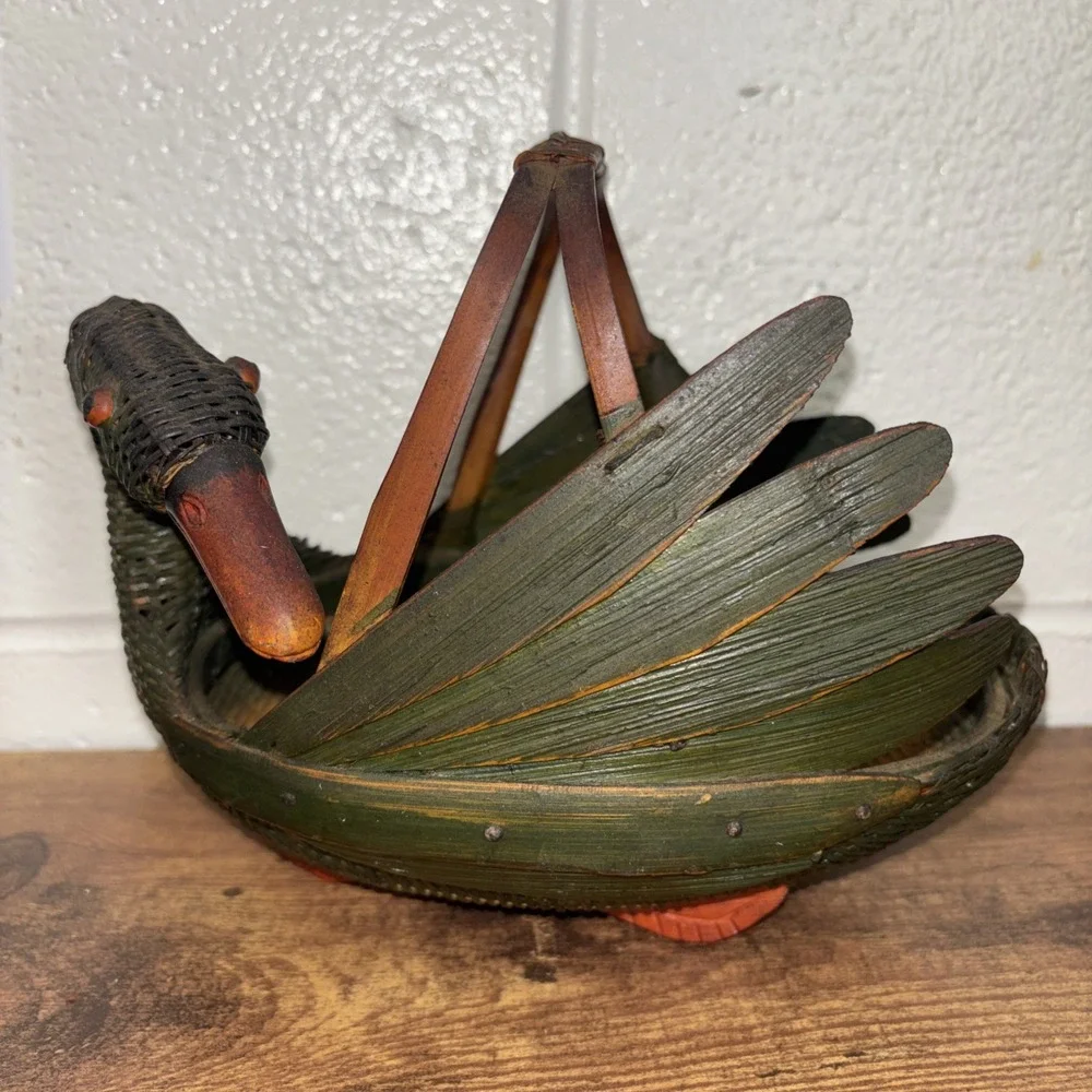 Vtg Ben Rickert Inc. Green Woven Wicker Swan/Duck Bamboo Basket Zhejiang China